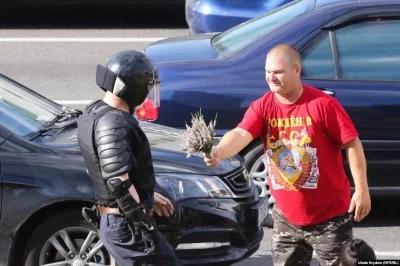 G.....5 - Kwiatki dla kochanej milicji? 

#bialorus #lewica #acab #anarchizm #antyk...