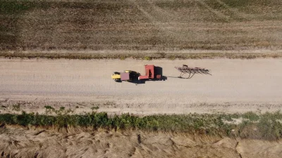 mrjeszek - @Pani_Asia traktor gdzieś na drodze. Ps. Tak ja robiłem