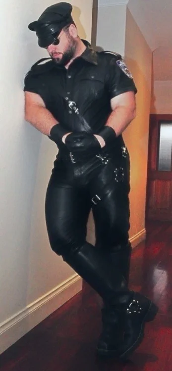 Lukardio - #ladnypan #mrleather #leathermen