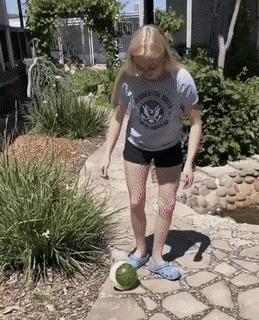 Dibhala - pyszne ( ͡° ͜ʖ ͡°)

#heheszki #logikarozowychpaskow #gif