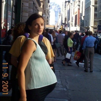 myrmekochoria - Niemiecka turystka (Isabel Daser) w 8 miesiącu ciąży pozuje do fotogr...