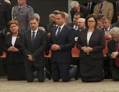 Amadeo - > żeby im polizać pupkę podpiszemy

@bitter_csharp: Duda już się przygotow...