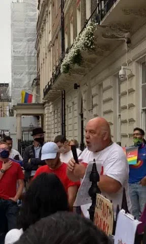 saakaszi - Polak próbuje przekonać Brytyjczyków że geje chcą gwałcić dzieci.

BARDZ...