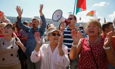 LepiejWcaleNizPozno - marsz poparcia Łukaszenki. Same stare baby i opłacani naganiacz...