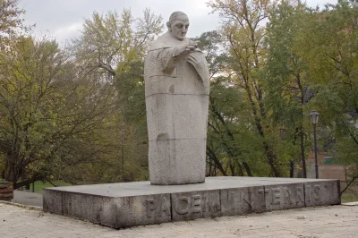 mrChivas - Pomnik JPII we Wrocławiu. Takich potworków jest dużo więcej. Więc pomnik R...