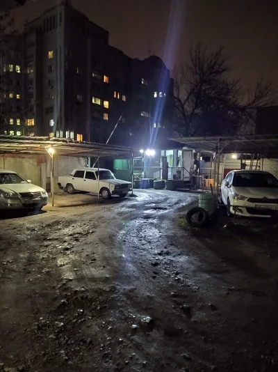 hosajuszka - @PijanySzkot: 
Parking na osiedlu w centrum, Ukraina.