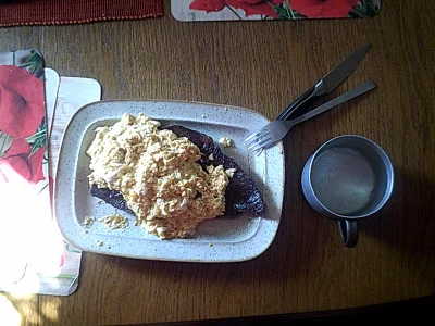 anonymous_derp - Dzisiejszy obiad: Smażony udziec wołowy, jajecznica z 6 jaj na maśle...