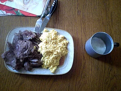 anonymous_derp - Dzisiejsze śniadanie: Smażony kark wołowy, jajecznica z 6 jaj na maś...