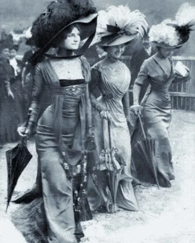 myrmekochoria - Spacerujące kobiety, Francja 1908.

#starszezwoje - tag ze starymi ...
