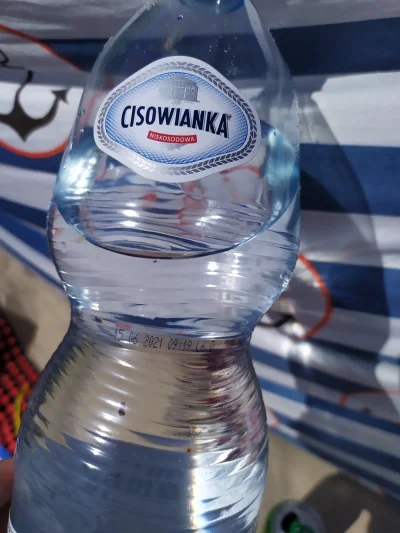Megashoton - #cisowianka #woda #wodamineralna #pytane 

Kupiłem cisowianke i widać, ż...
