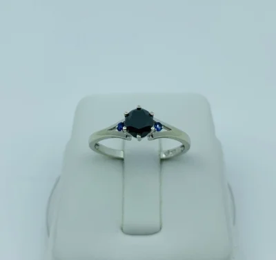 dbijou - @pr0back: Fajne są, my robiliśmy z kolei full-black diamond :) 0.7ct