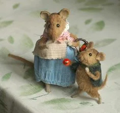 paczelok - #myszy #gryzonie #pytanie 

dwa gryzaki walczą o dominację w klatce, poz...
