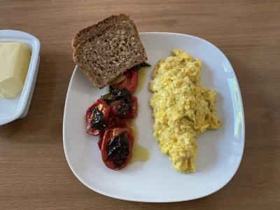advert - Dzisiejsze weekendowe śniadanie: jajecznica z 5 jaj, pieczone w moczu jądra ...