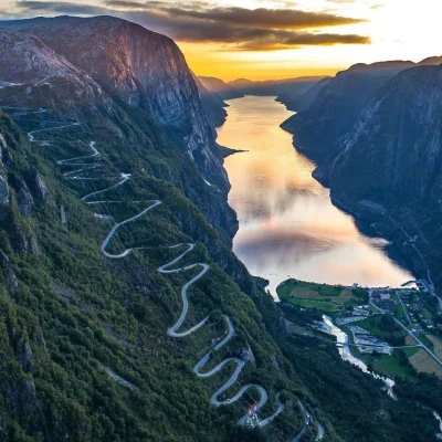 Artktur - Droga Lysevegen z 27 zakrętami
fot. Spectacular Norway

#fotografia #ear...