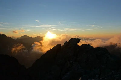 RAKU - Czwartkowy zachód słońca na Staroleśnym Szczycie ( ͡º ͜ʖ͡º)
#tatry #azylboner...