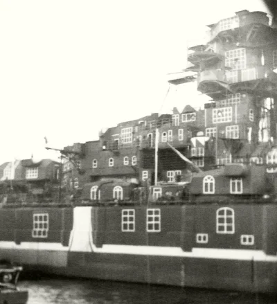myrmekochoria - Pancernik Tirpitz w kamuflażu "udającym" budynek mieszkalny, 1936-193...