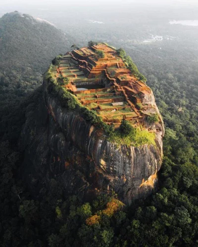 WyczesanyCzesiek - Sigiriya - magiczna Lwia Skała na Sri Lance

#earthporn