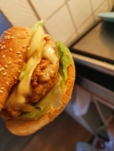 ReFree - @MilkyWayGalaxy: zrobienie burgera pod siebie jest prostsze niż kupowanie te...