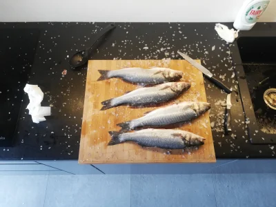 Badyl69 - #gotowanie #gotujzwykopem #ryby
Skrobanie ryb i sprzatanie łusek to najgors...