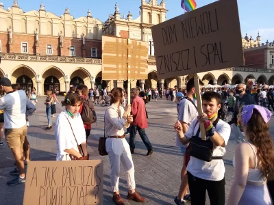 Jegwan - Narodowcy przeszli pod kościół mariacki, drugie zgromadzenie tęczowych nie w...