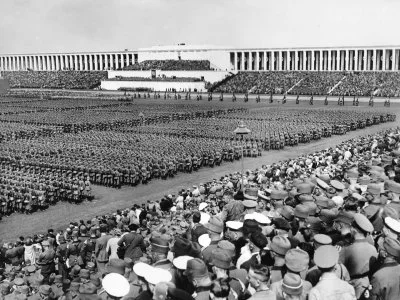 M.....e - 1 września 1933 roku Robert Heingartner, amerykański konsul we Frankfurcie,...