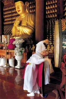 stowarzyszenie_przebudzeni - Koreańskie ogromne buddyjskie bębny robione są ze skóry ...