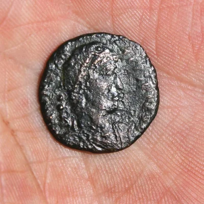IMPERIUMROMANUM - W Słowacji odkryto rzymską monetę z IV wieku

W słowackim mieście...