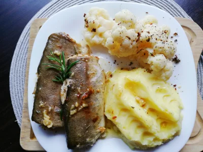 arinkao - Pstrągi, ziemniaki z masłem czosnkowym i kalafior ( ͡° ͜ʖ ͡°)

#arinkaofo...
