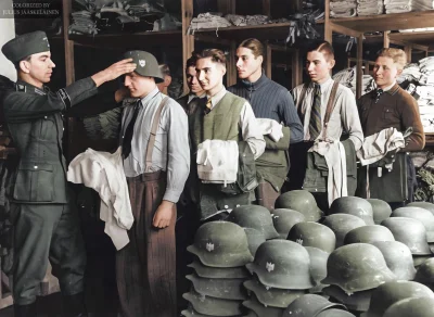 wojna - Nowi ochotnicy do Dywizji Grenadierów Pancernych Großdeutschland zostają wypo...