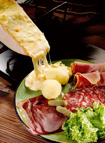 Yasiek89 - Gdzie w #krakow lub #katowice (lub okolice) można zjeść raclette - smażony...