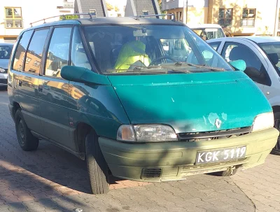 Matik2137 - #czarneblachy #motoryzacja #carspotting #parkology #renault 
Po kamizelc...