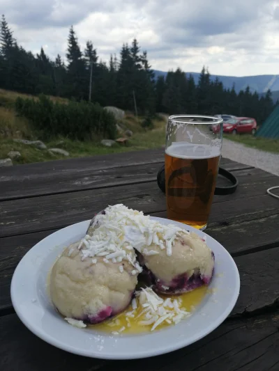 booolooo - Te knedliki w Czechach to nadjedzenie. Jagody, masło z cukrem pudrem, tart...