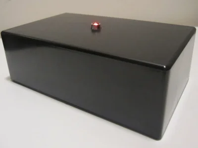 Foxington - Nie domek a niepozorne czarne pudełko z czerwoną diodą( ͡° ͜ʖ ͡°)