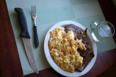 anonymous_derp - Dzisiejszy obiad: Smażony antrykot, jajecznica z 6 jaj, masło.

Do...