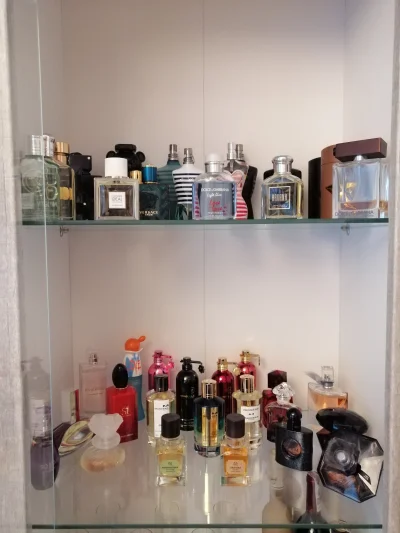 akNe - Najważniejsza półka w domu (｡◕‿‿◕｡)

#perfumy