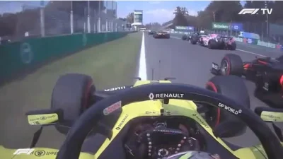 J.....u - Ricciardo wyprzedza Verstappena jadąc w połowie po trawie, potem bierze się...