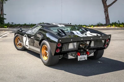 DywanTv - @OrzechowyDzem: Ford GT 40. Te grube opony i ten wydech!