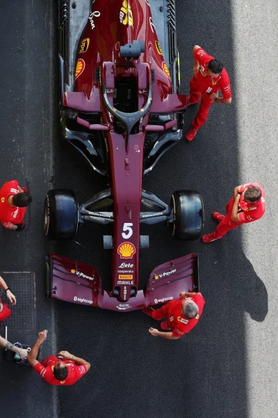 c.....i - Pierwsze zdjęcie jubileuszowego malowania Ferrari. W naturalnym świetle wyg...