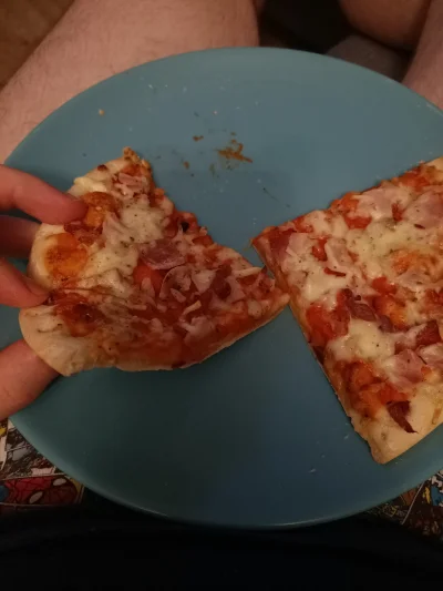 kutangista - Pyszna pizza, pewnie prawie tak dobra jak z pizzeri. Nie wiem jak smakuj...