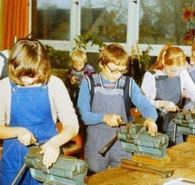 DziecizChoroszczy - #hostoria #slask #solidarnosc #edukacja
 Rok 1986, uczniowie tech...