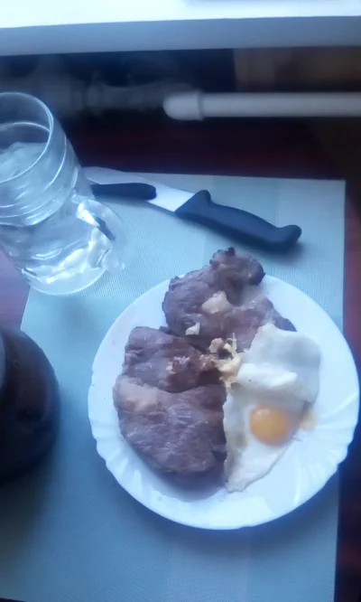 anonymousderp - Dzisiejszy obiad: Antrykot smażony na maśle, dwa jajka sadzone, sól.
...