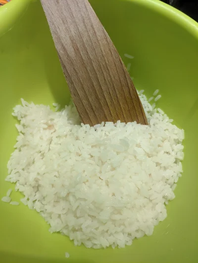 norbi111 - @norbi111: ugotowany ryż (w przepisie, który znalazłem powinien być twardy...