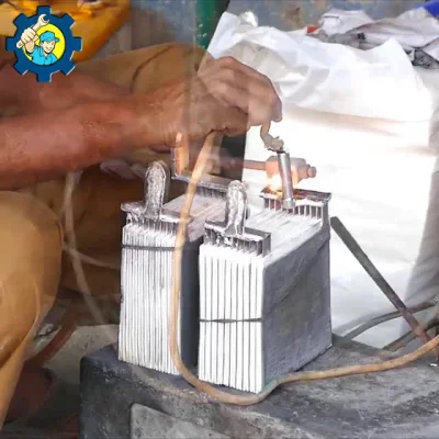 xaliemorph - Recykling akumulatorów zrobiony na kolanie na ulicy

prawdziwy recykli...