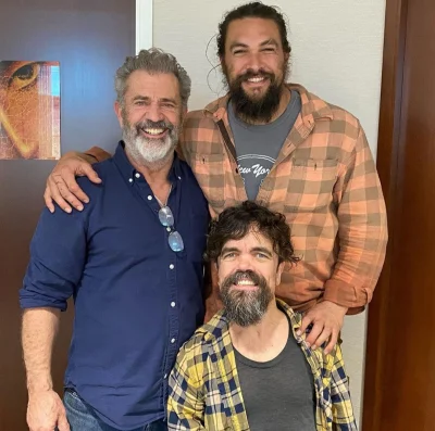 cheeseandonion - Mel Gibson, Jason Momoa i ich syn Peter.