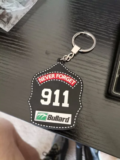 denl - Kupiłem fajny breloczek do kluczy Never forget 911. Orgynalnie zapakowany, nie...