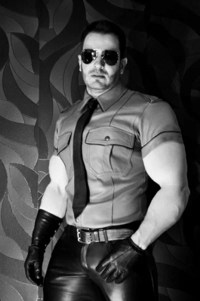 Lukardio - #ladnypan #mrleather #leathermen