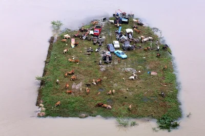 pome8_8 - Wygląda jak makieta, a to powódź w miejscowości Jeram Perdas w Malezji.
#ci...