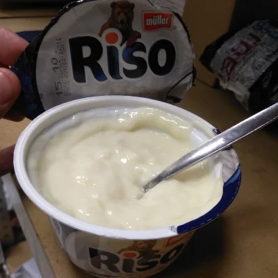 Umeraczyk - #umeraczykjerzeczy 

Kupiłem sobie jogurt z misiem taki RISO od MILLERA 
...