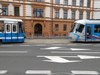 rybak_fischermann - Groźna sytuacja na Podwalu. Dwa tramwaje na jednym torze ( ͡° ͜ʖ ...