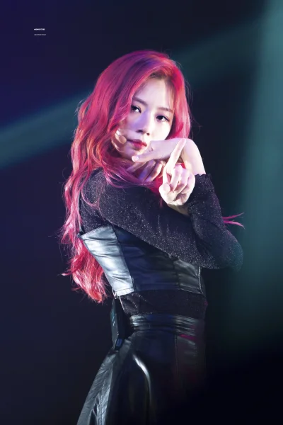 XKHYCCB2dX - #jiu #dreamcatcher 
#koreanka